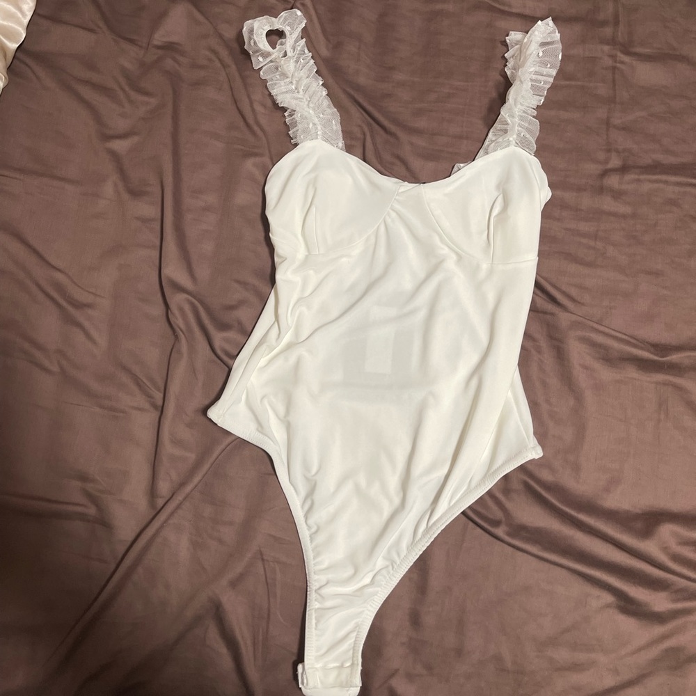 Pretty little thing White bodysuit